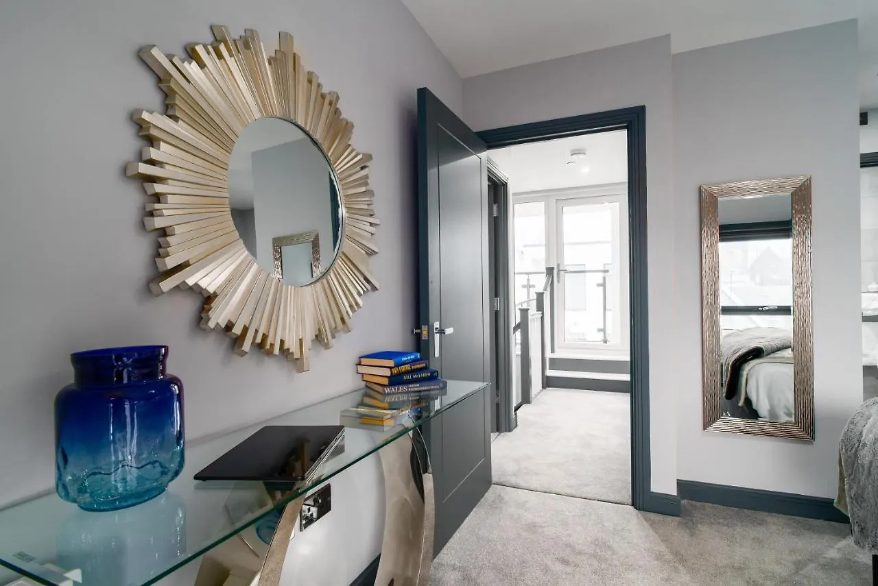 Luxe Apartments, The Moorwell, Parking, Gym - 10Mins Cardiff City Ctr 0*,
