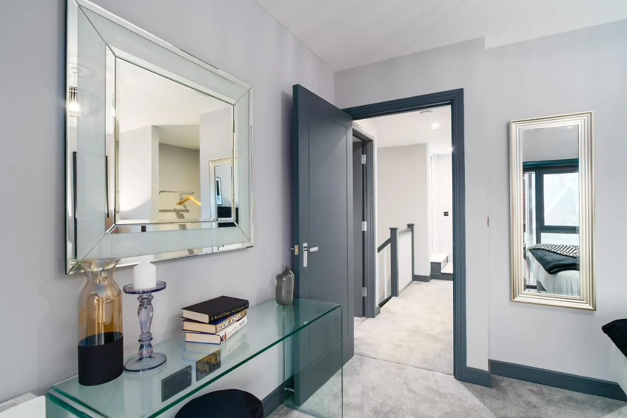 Luxe Apartments, The Moorwell, Parking, Gym - 10Mins Cardiff City Ctr Apartment