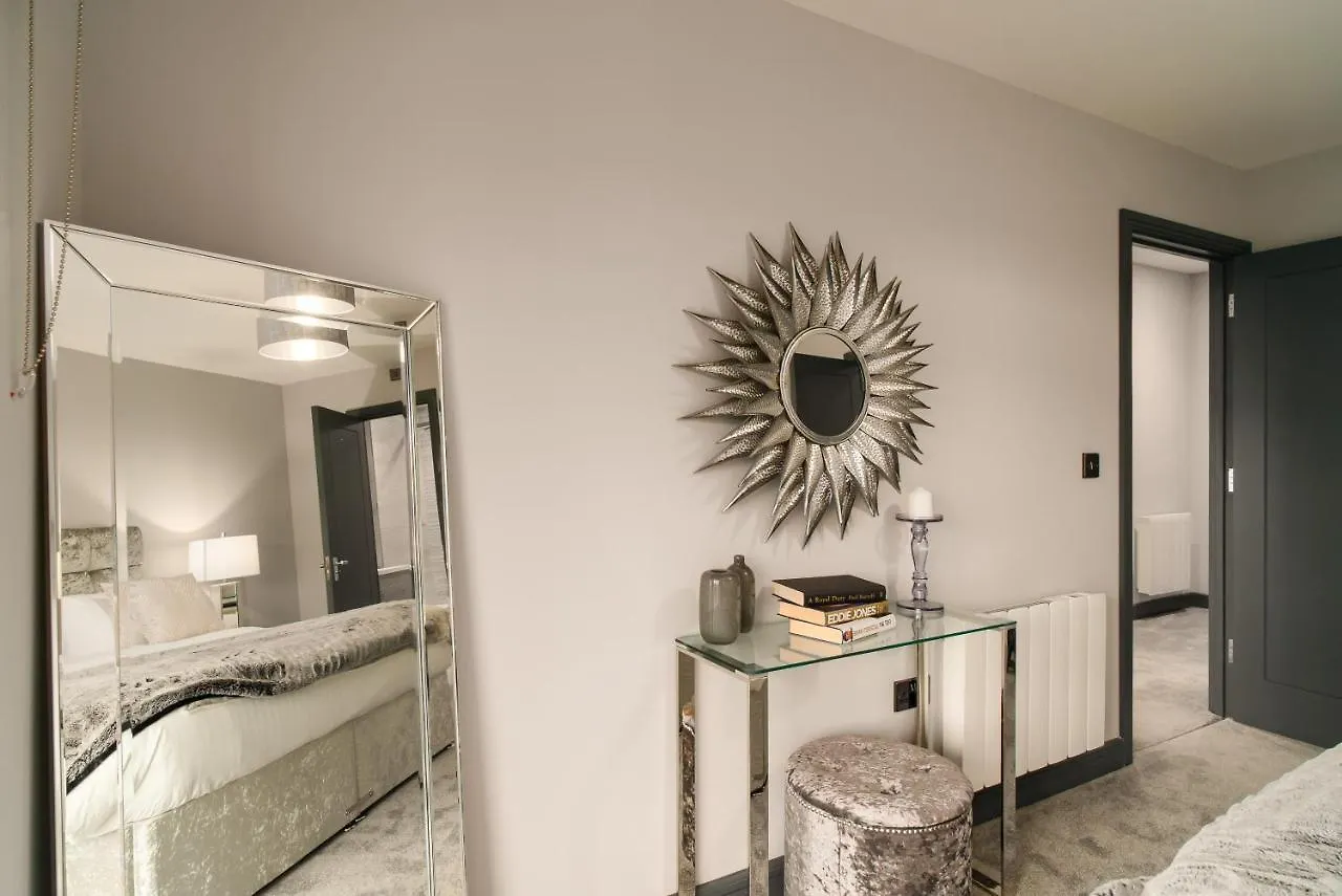 Luxe Apartments, The Moorwell, Parking, Gym - 10Mins Cardiff City Ctr Apartment