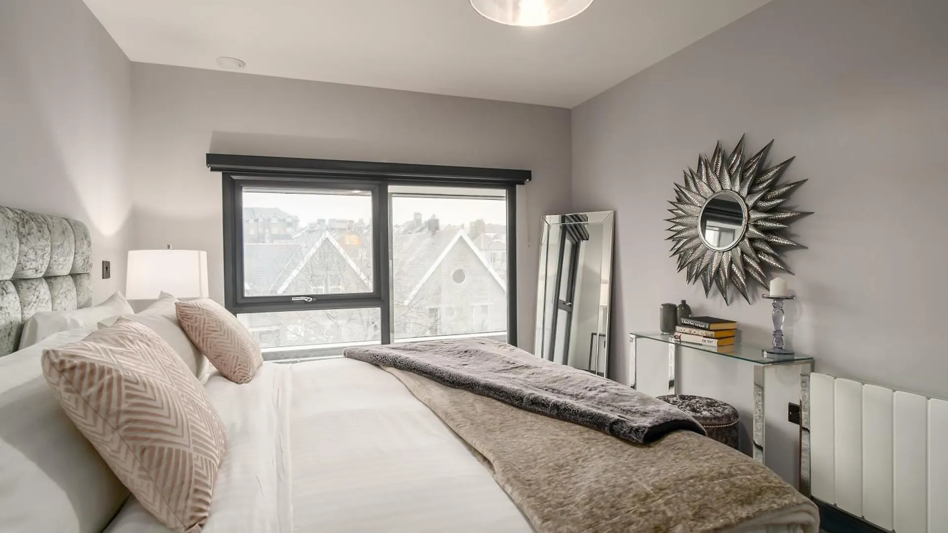 Luxe Apartments, The Moorwell, Parking, Gym - 10Mins Cardiff City Ctr 0*,  United Kingdom