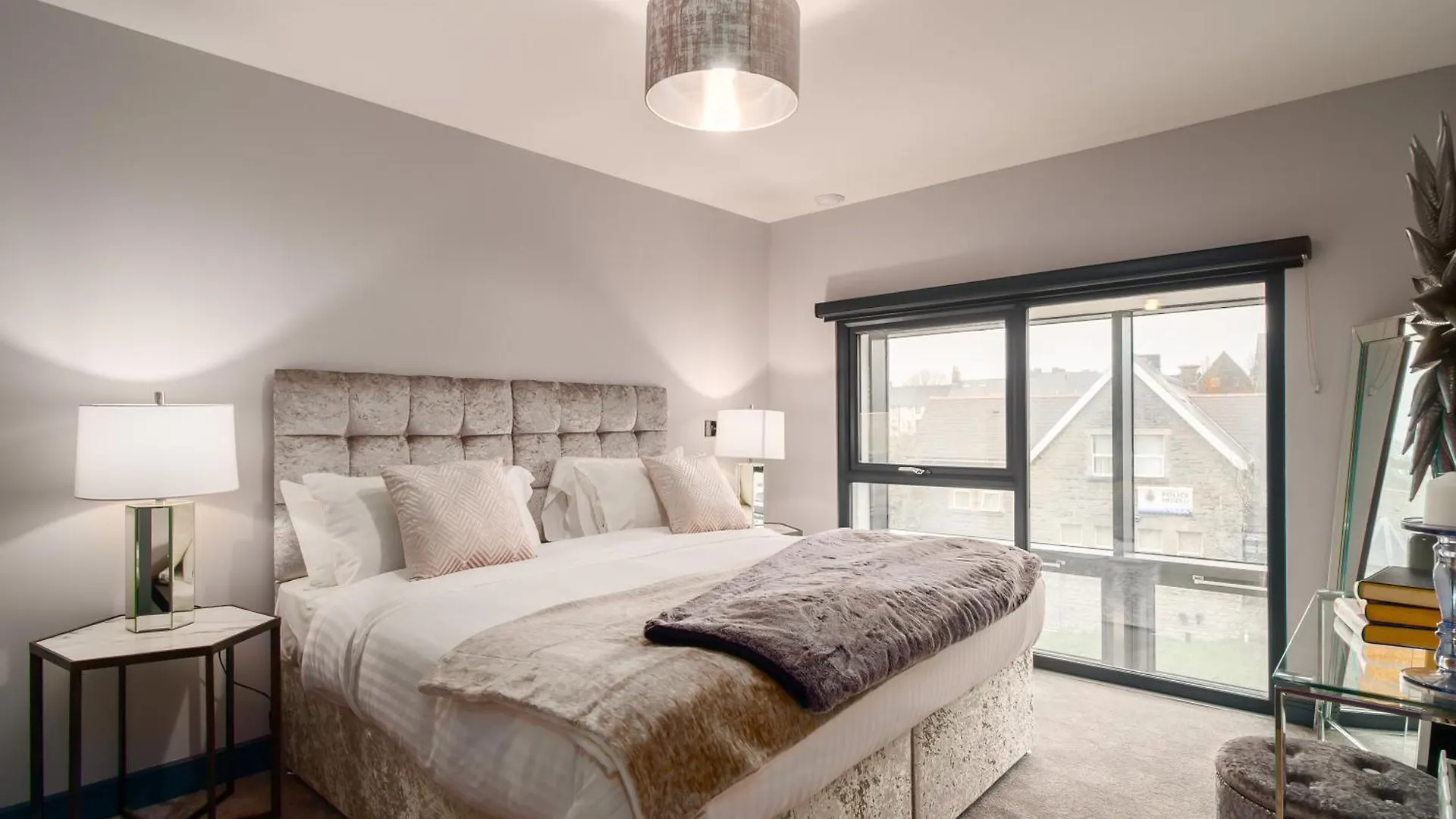 Luxe Apartments, The Moorwell, Parking, Gym - 10Mins Cardiff City Ctr 0*,