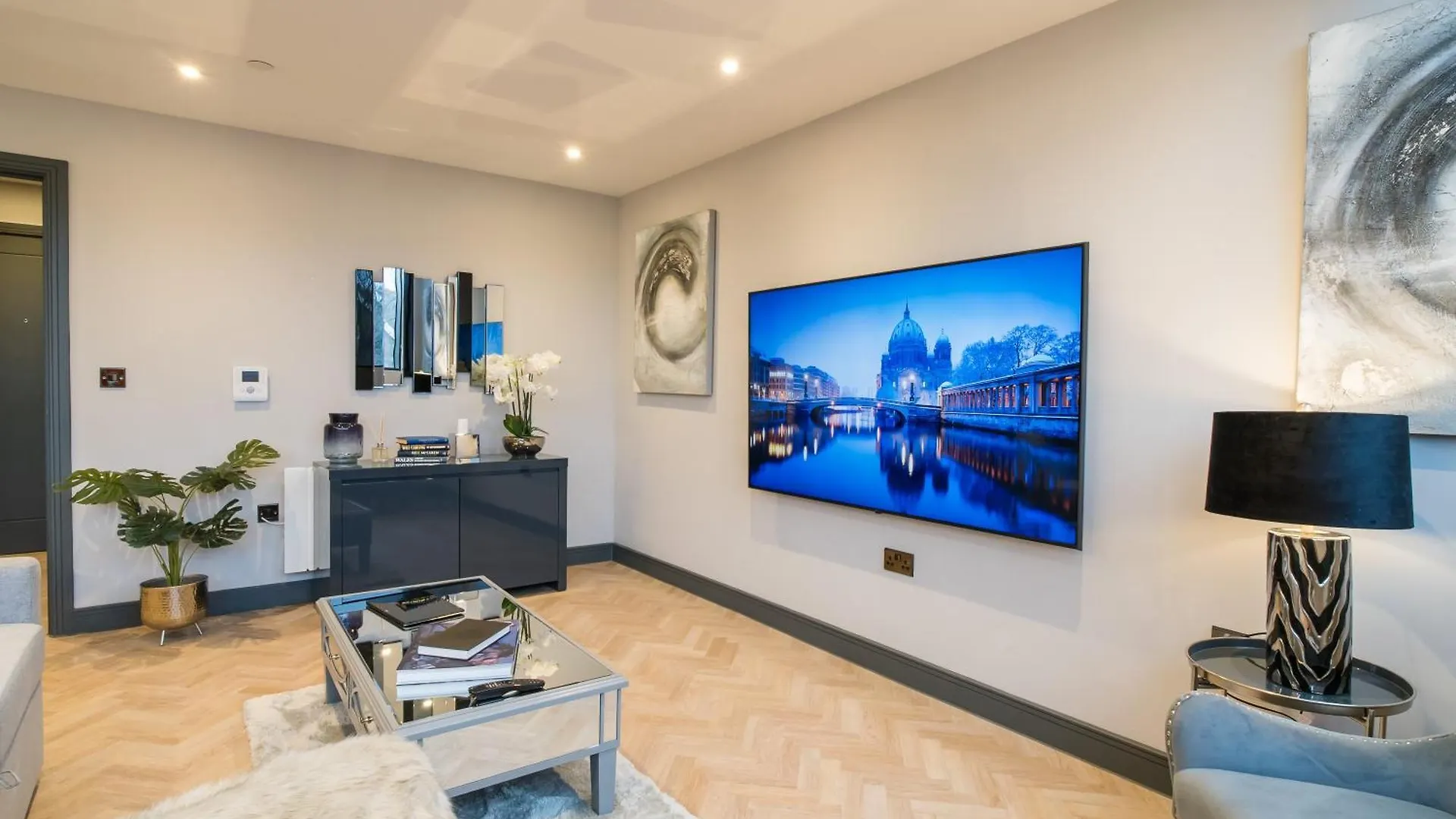 Luxe Apartments, The Moorwell, Parking, Gym - 10Mins Cardiff City Ctr Apartment