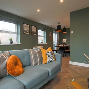  Apartment Stayright Stylish Bay 2 Bed Apartment- Private Parking & 10 Mins To Bay &
