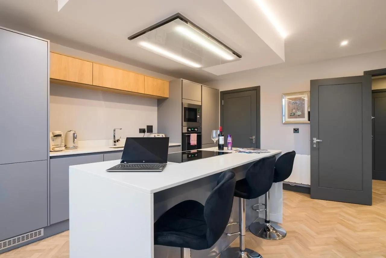Luxe Apartments, The Moorwell, Parking, Gym - 10Mins Cardiff City Ctr Apartment