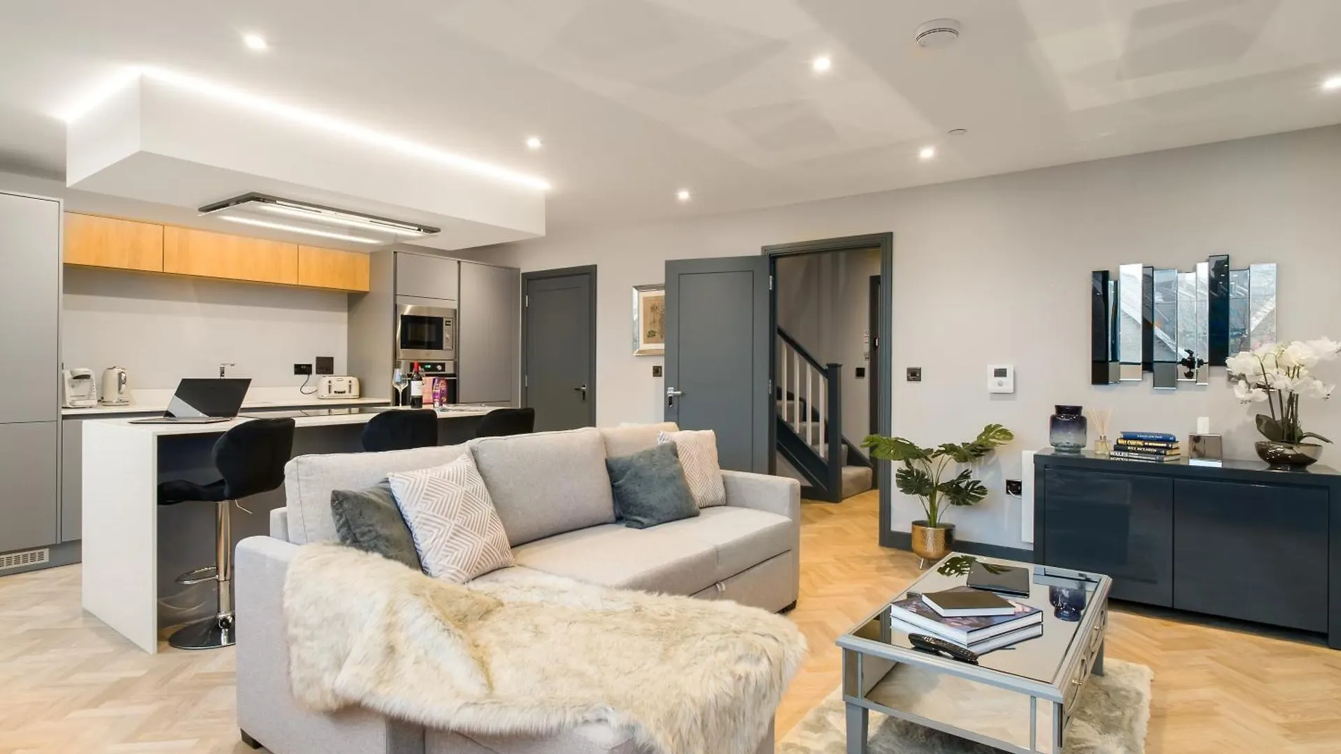 Luxe Apartments, The Moorwell, Parking, Gym - 10Mins Cardiff City Ctr